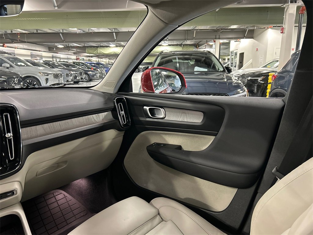 Certified 2023 Volvo XC40 B5 Plus w/ Climate Package image 23