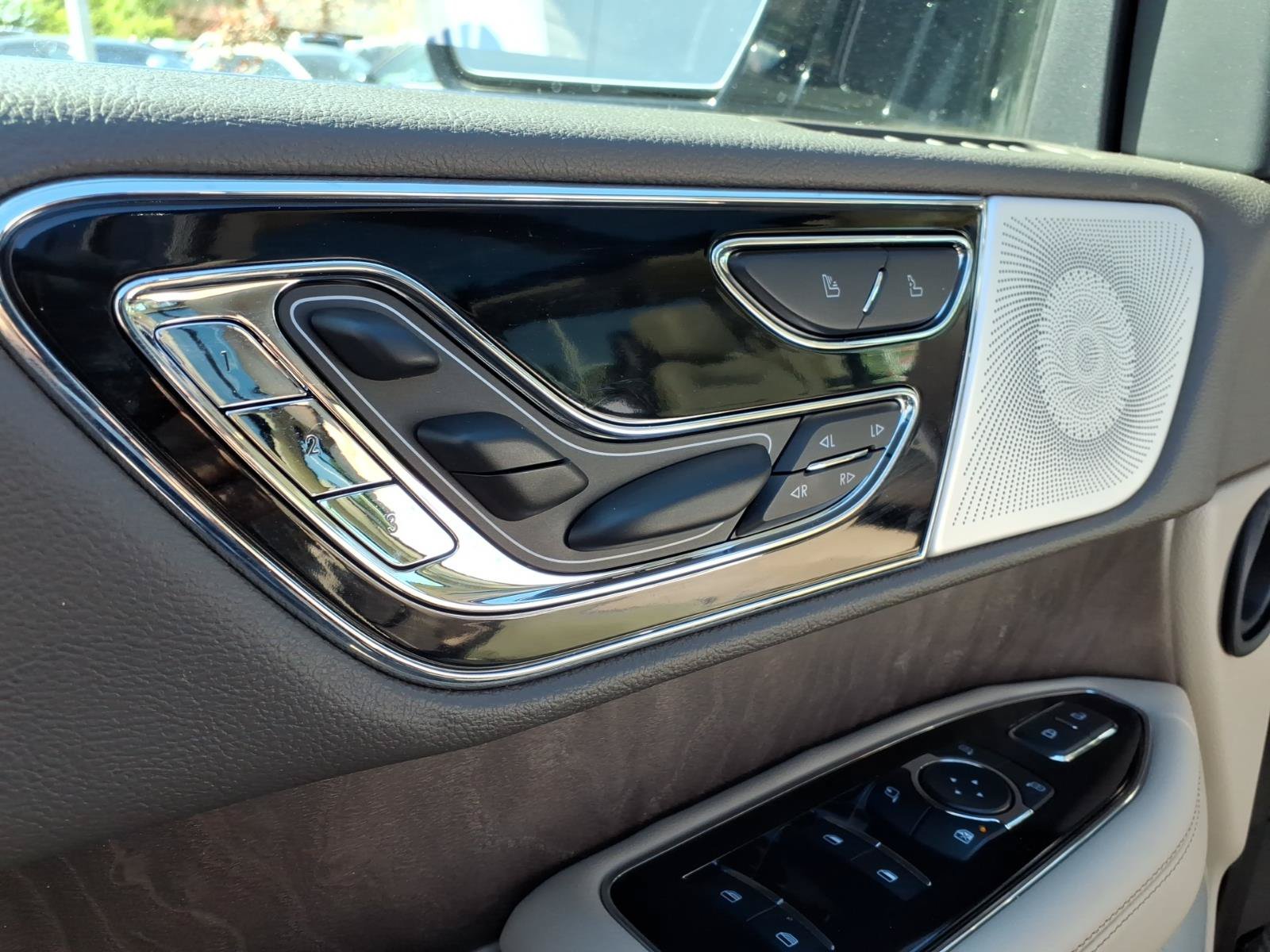 Certified 2024 Lincoln Navigator Reserve AWD/4WD image 13