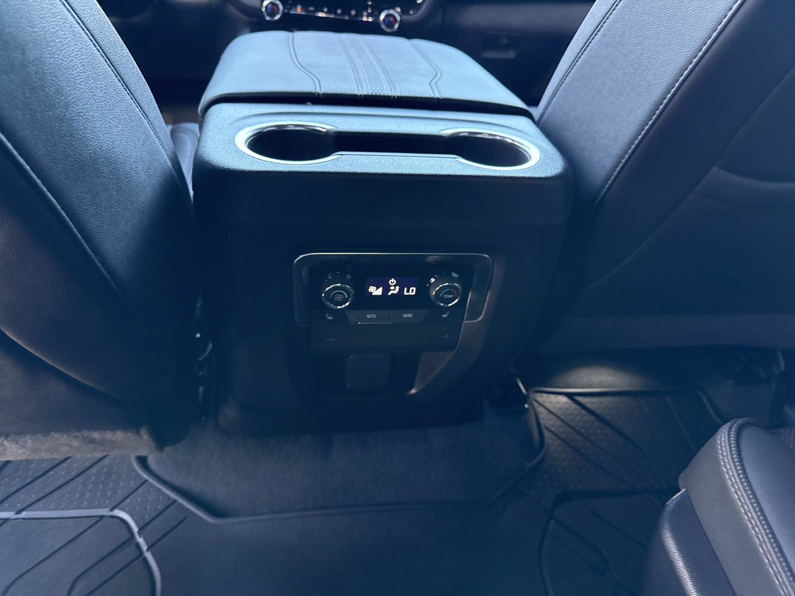 Used 2025 Chevrolet Tahoe High Country image 17