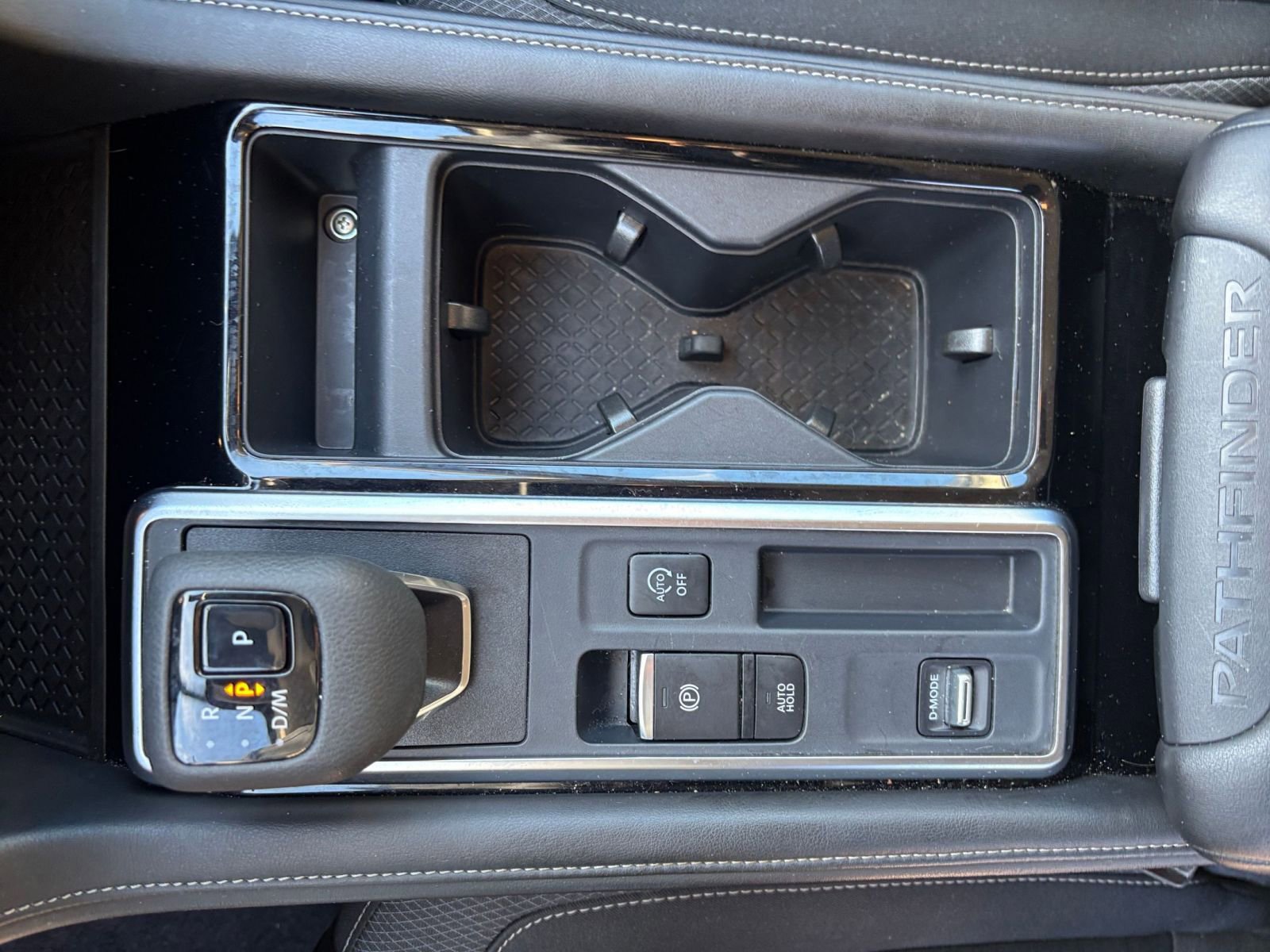 Used 2025 Nissan Pathfinder SV image 43