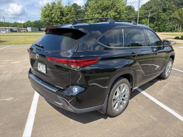 Used 2023 Toyota Highlander Limited FWD image 6
