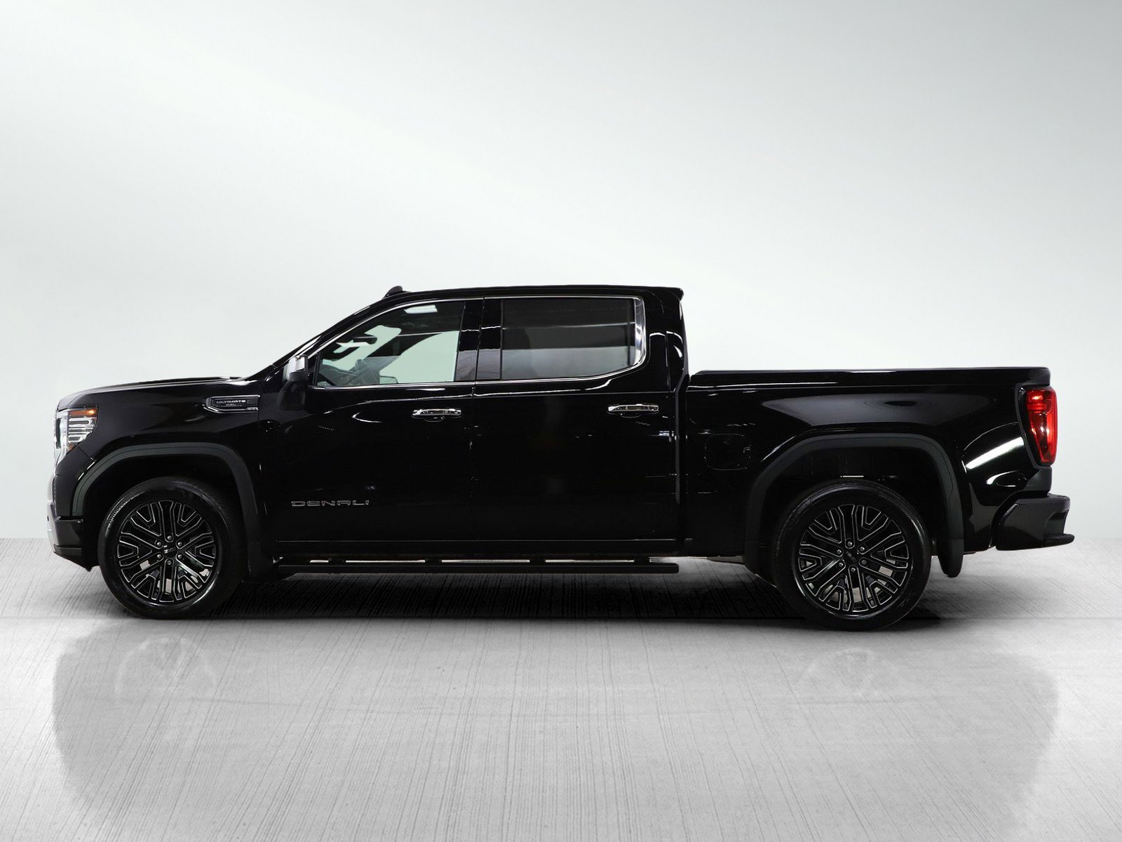 Used 2022 GMC Sierra 1500 Denali Ultimate AWD/4WD image 2