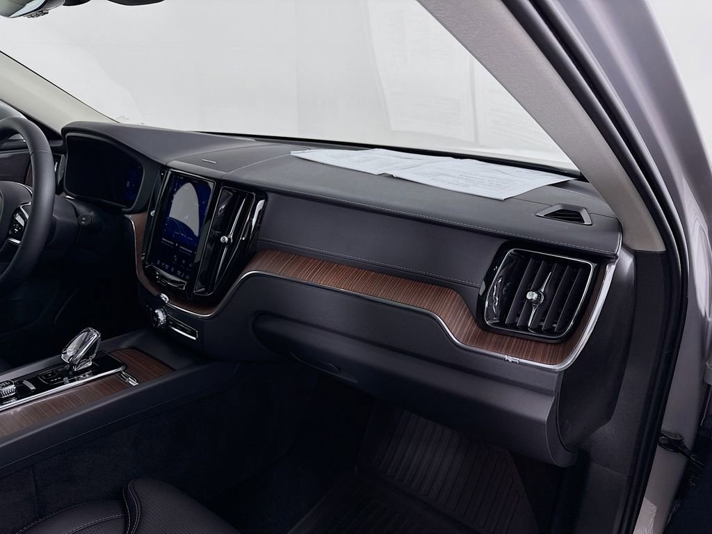 Used 2023 Volvo XC60 B5 Ultimate w/ Climate Package image 31