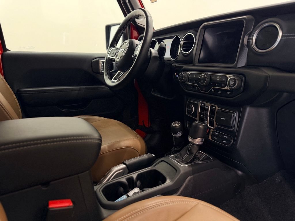 Used 2021 Jeep Wrangler Unlimited Sahara w/ Uconnect 4C Nav & Sound Group AWD/4WD image 17