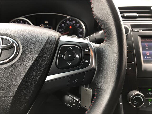 Used 2016 Toyota Camry image 10