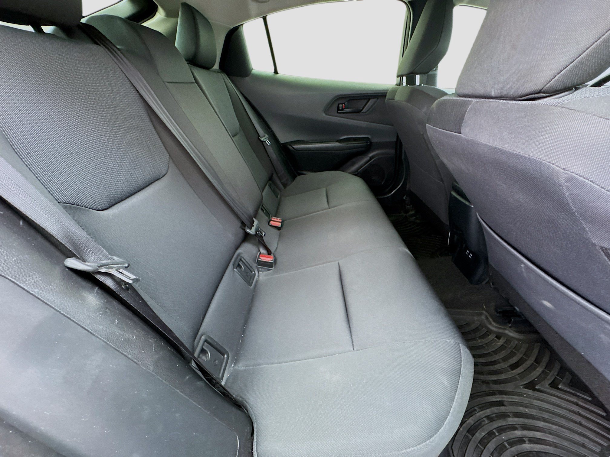 Used 2025 Toyota Prius LE FWD image 17