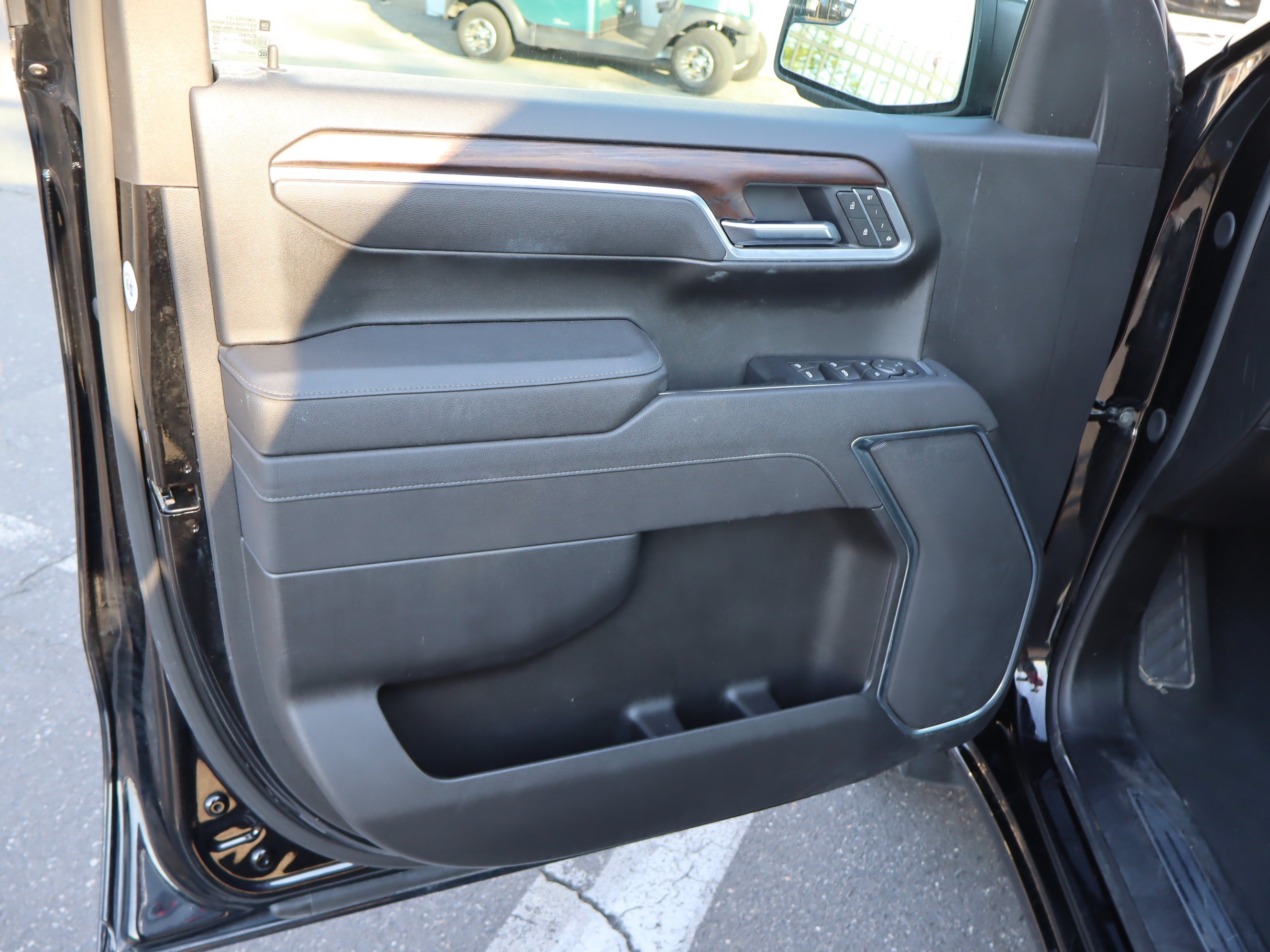 Used 2025 GMC Sierra 1500 SLT AWD/4WD image 17