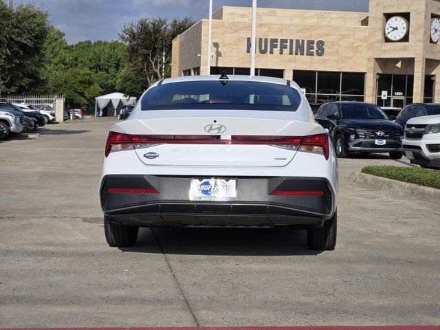 Used 2025 Hyundai Elantra Hybrid FWD image 7