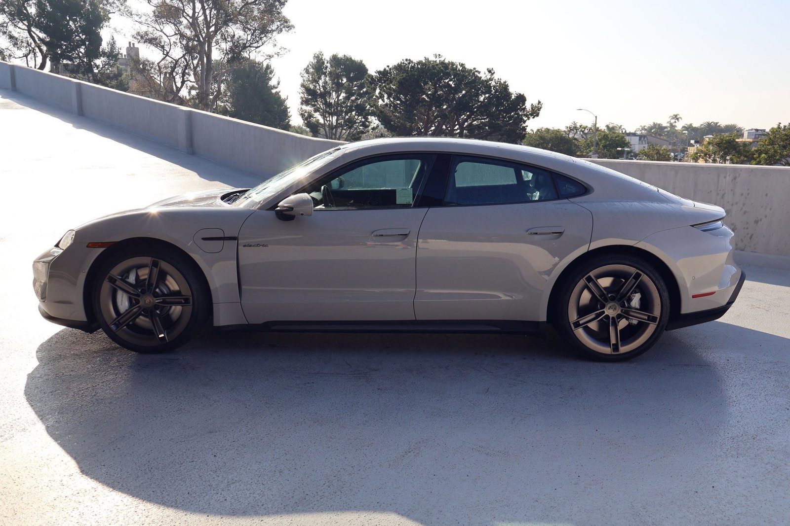 New 2025 Porsche Taycan Turbo video 2