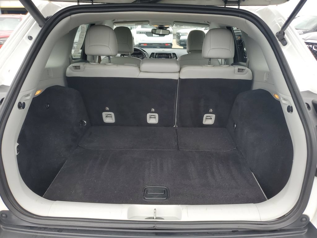 Certified 2019 Jeep Cherokee Limited w/ Luxury Group FWD image 8