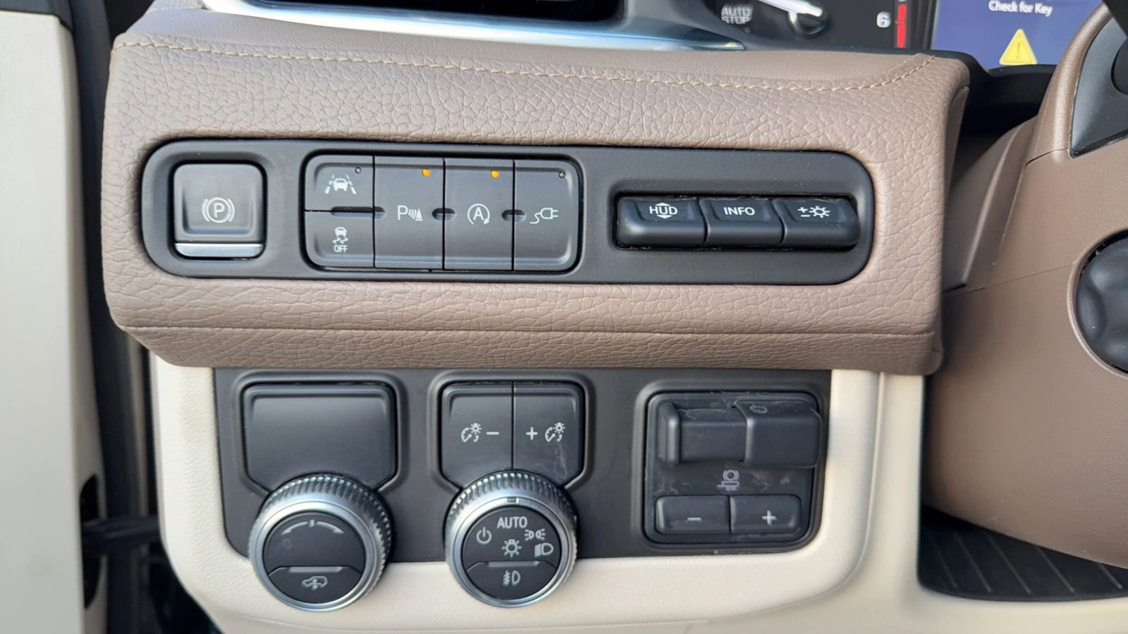 Used 2021 GMC Yukon XL Denali w/ Denali Ultimate Package image 21