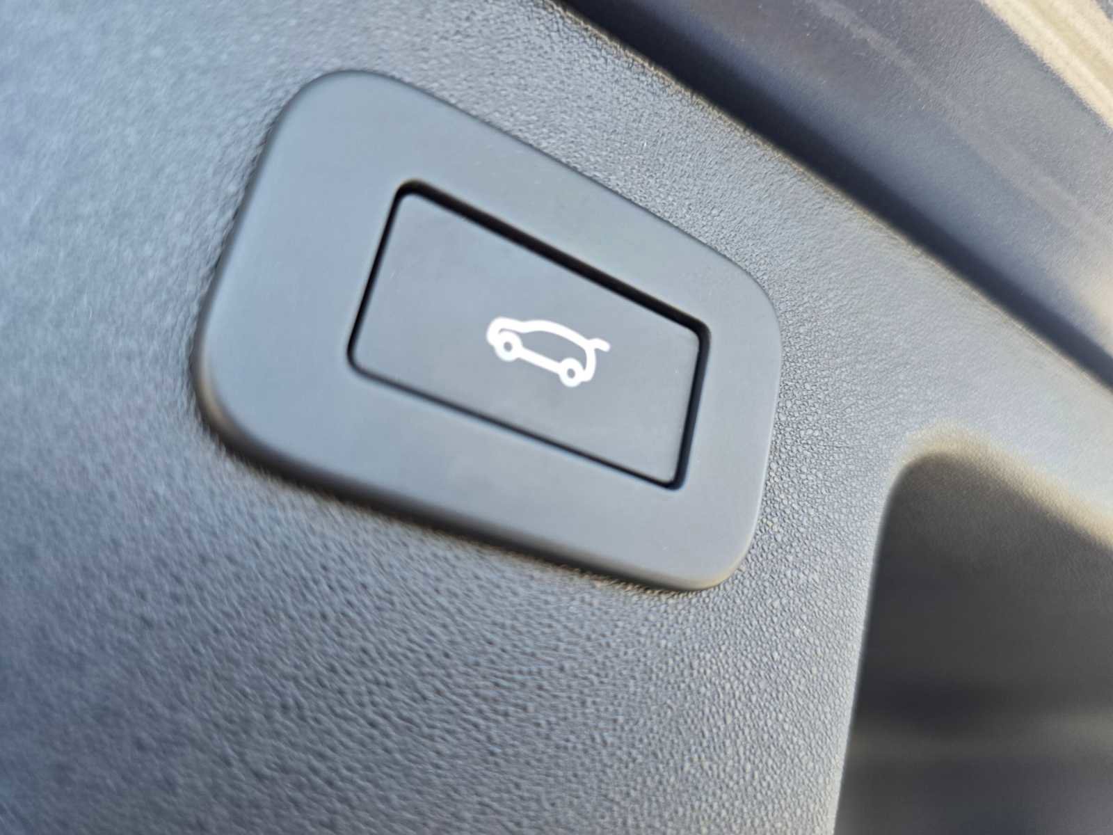 Used 2025 Land Rover Discovery Sport Dynamic SE image 18