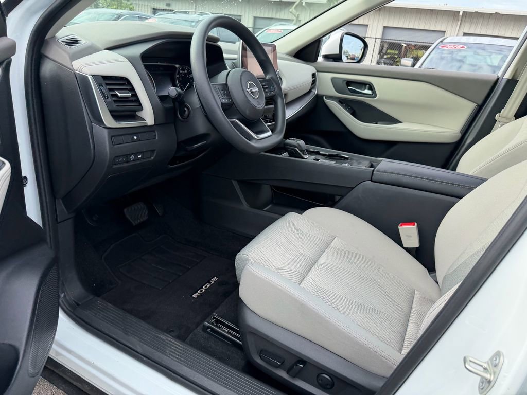 Certified 2024 Nissan Rogue SV FWD image 11