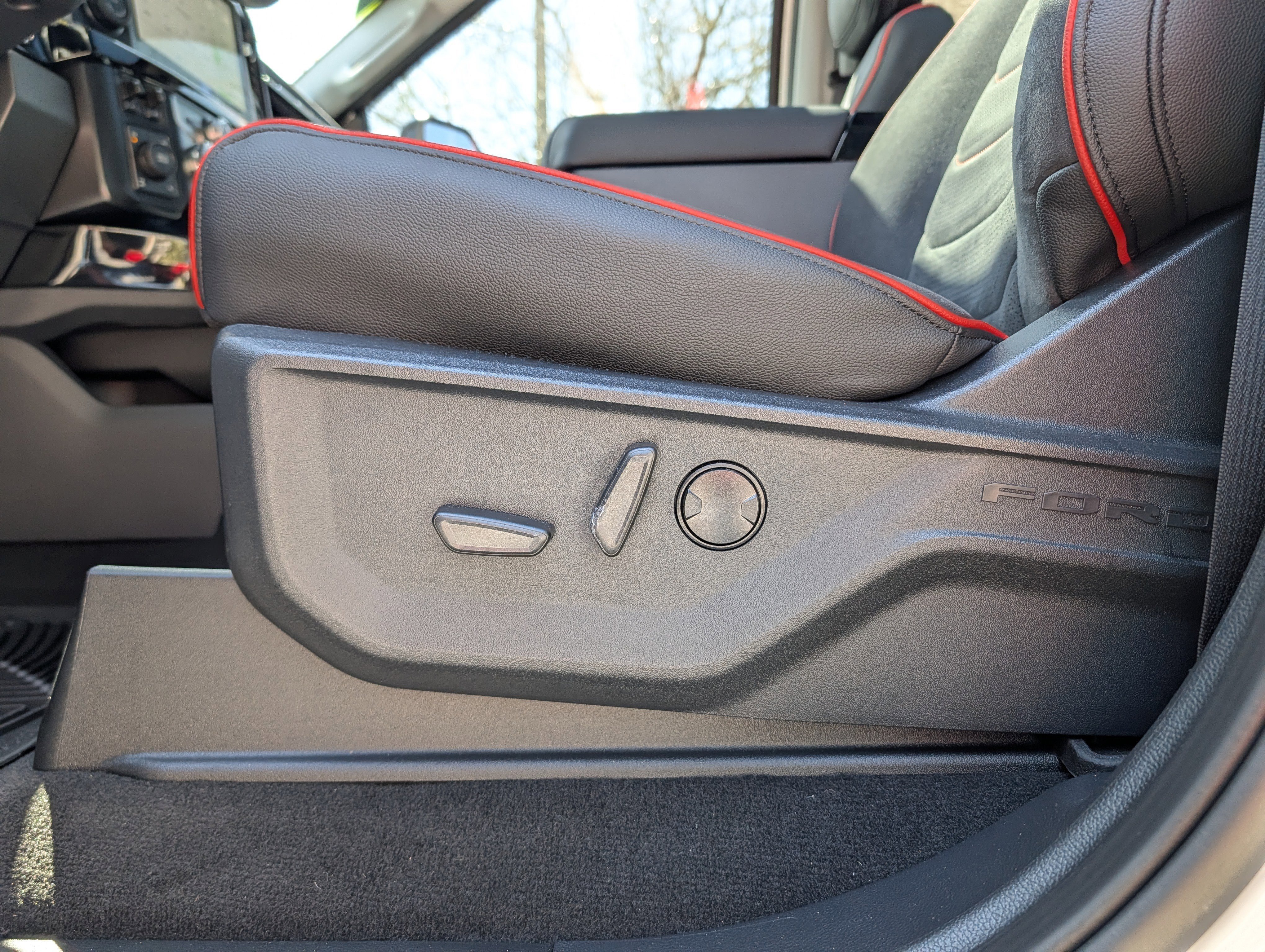 Used 2026 Ford F250 Lariat w/ Black Appearance Package image 33