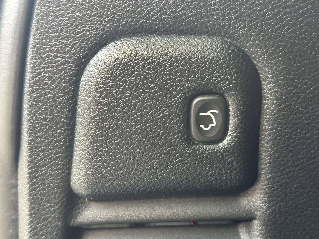 Used 2018 Jeep Grand Cherokee Overland AWD/4WD image 15