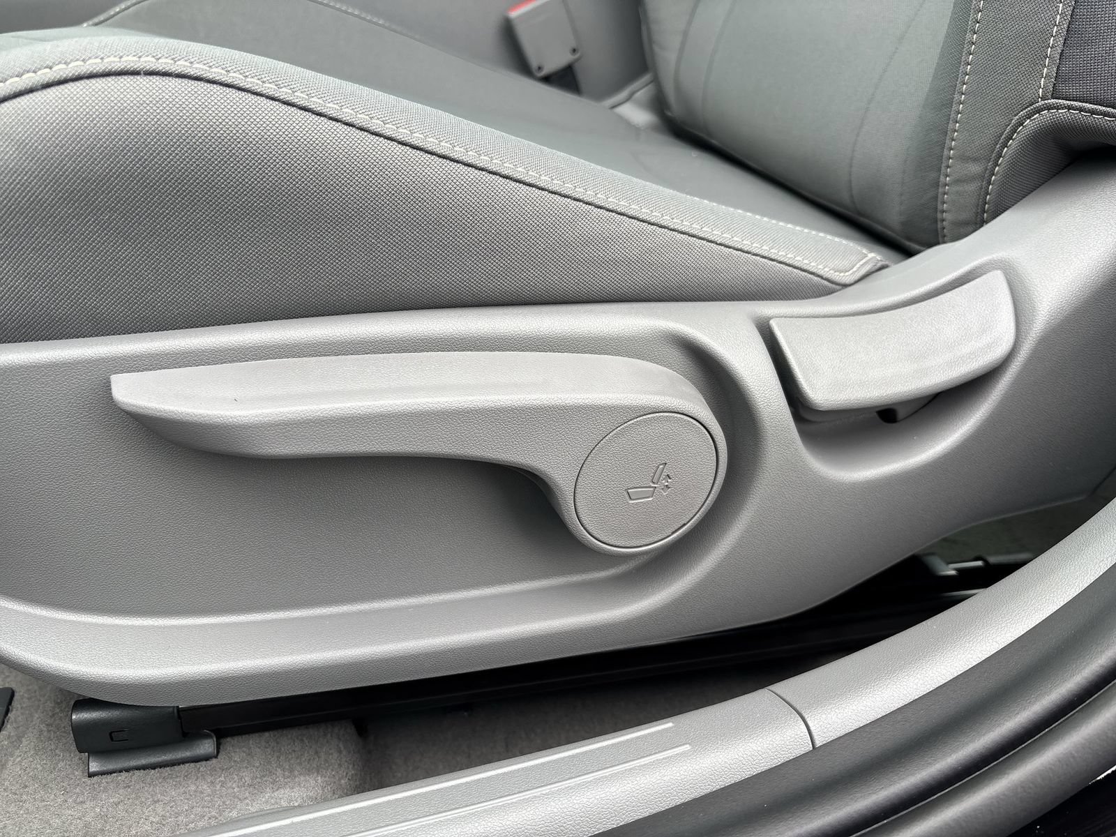 New 2026 Hyundai Elantra SEL Sport Premium FWD image 14