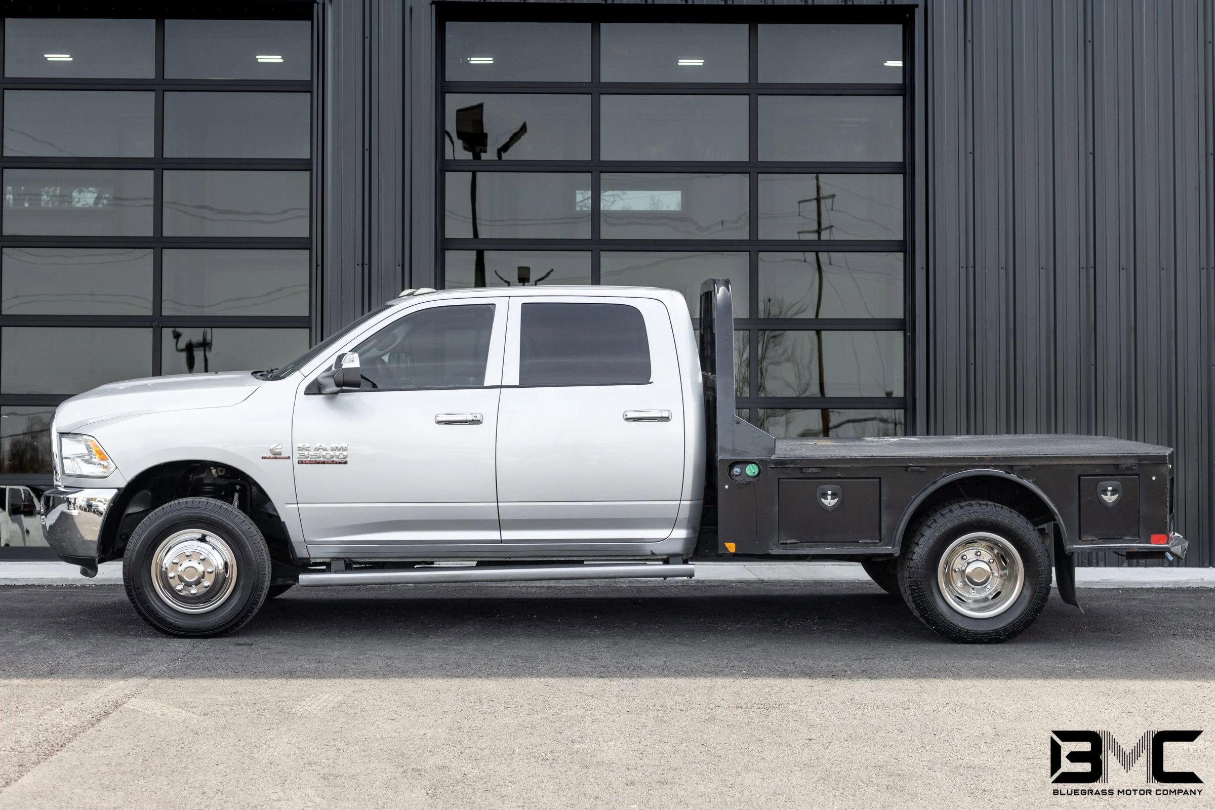 Used 2017 RAM 3500 Tradesman w/ Chrome Appearance Group image 4