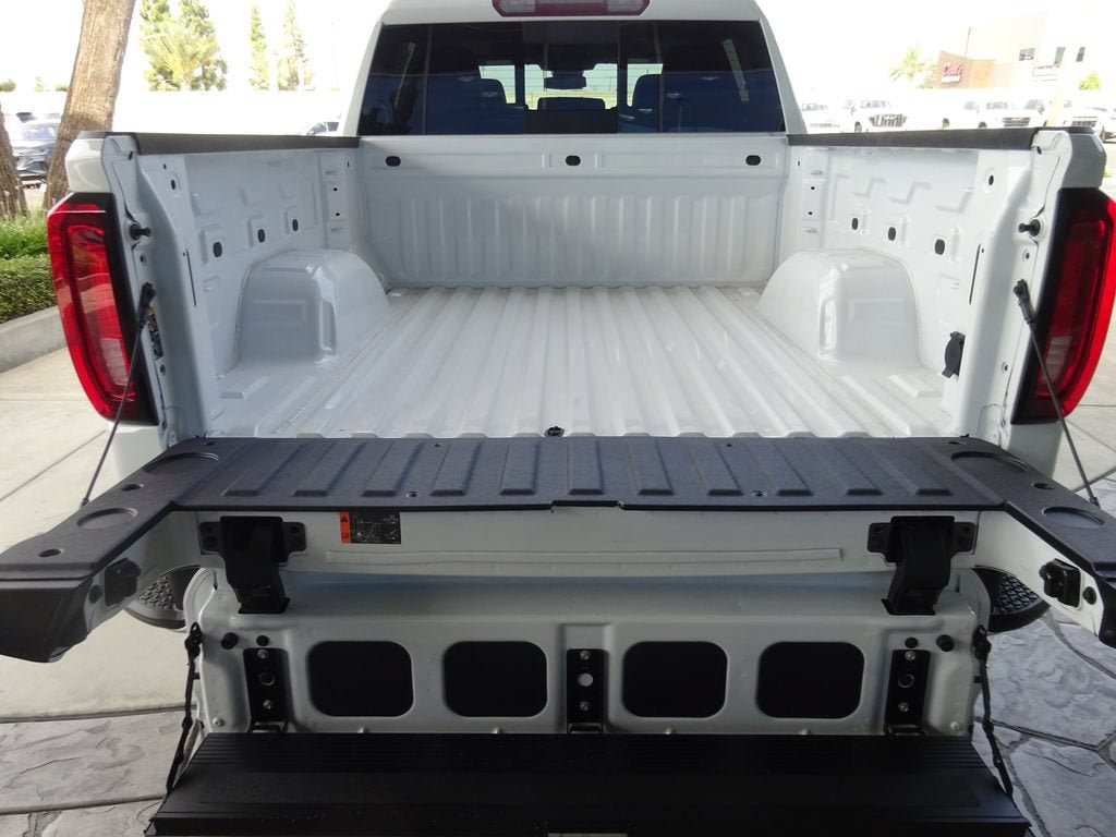 New 2026 GMC Sierra 1500 SLT w/ SLT Premium Package AWD/4WD image 8
