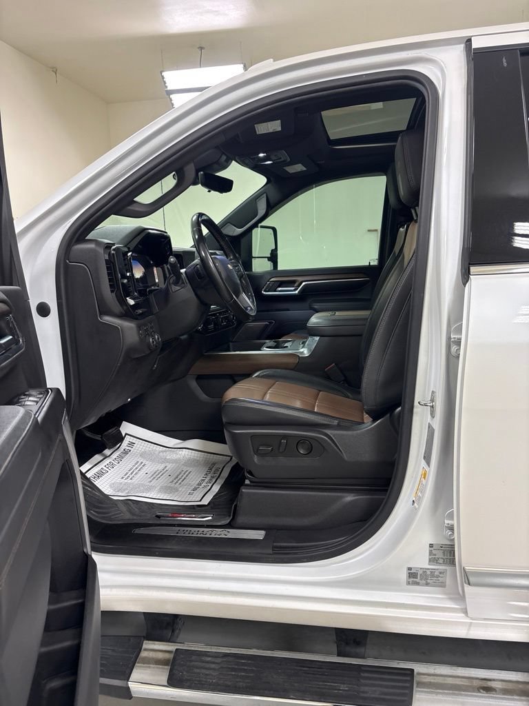 Used 2024 Chevrolet Silverado 2500 High Country w/ High Country Premium Package AWD/4WD image 10