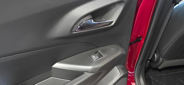 New 2026 Chevrolet Trax LT w/ Sunroof Package image 25