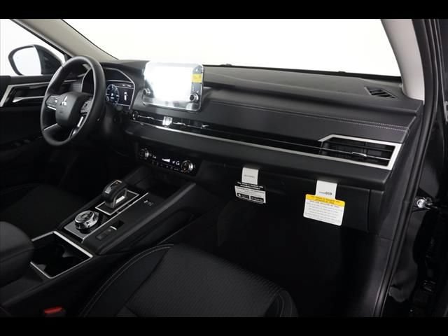 Used 2024 Mitsubishi Outlander ES AWD/4WD image 7