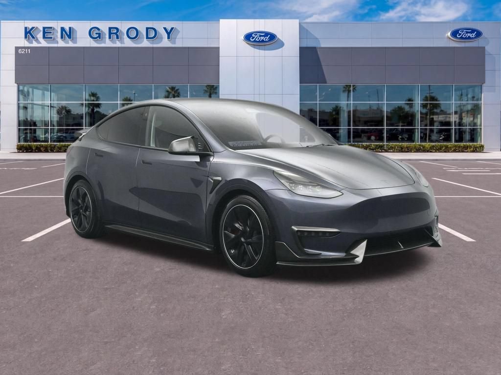 Used 2023 Tesla Model Y Long Range AWD/4WD image 1