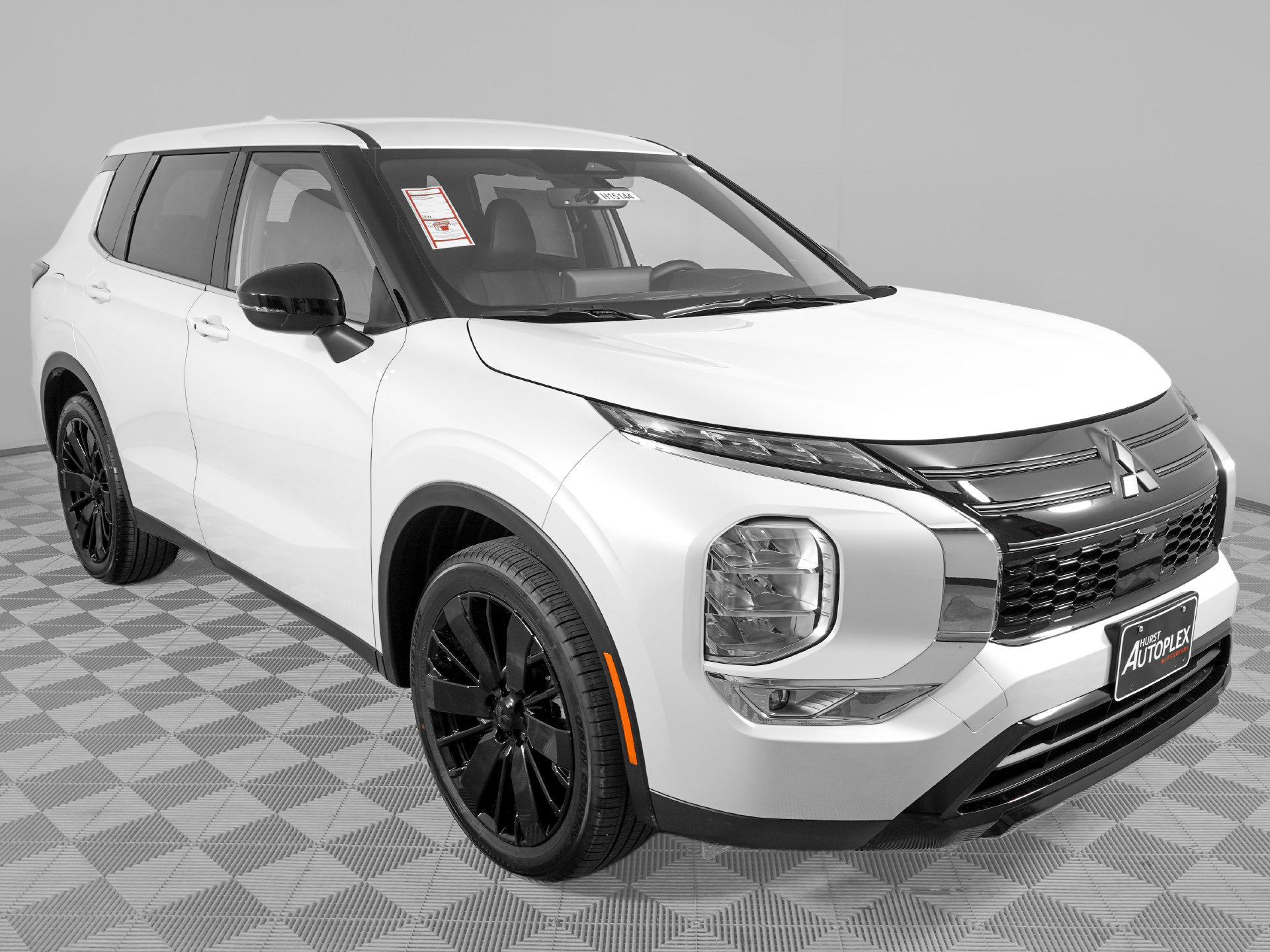 New 2026 Mitsubishi Outlander LE FWD image 4