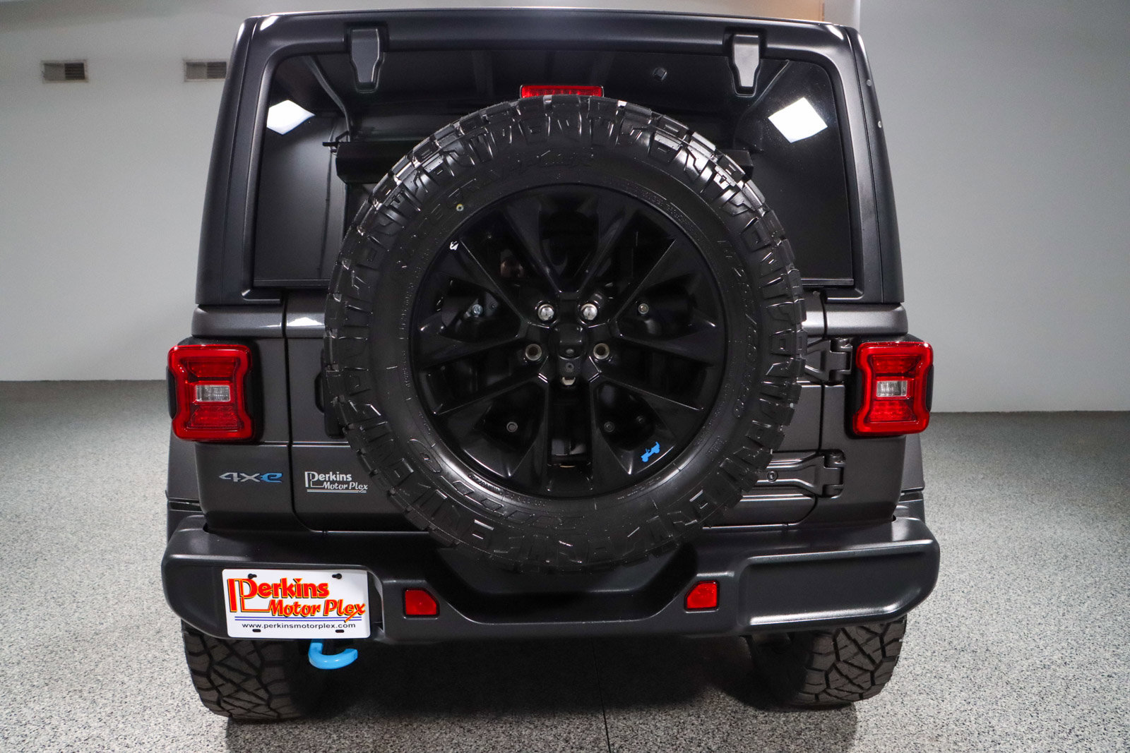 Used 2023 Jeep Wrangler Unlimited Sahara w/ Cold Weather Group AWD/4WD image 9