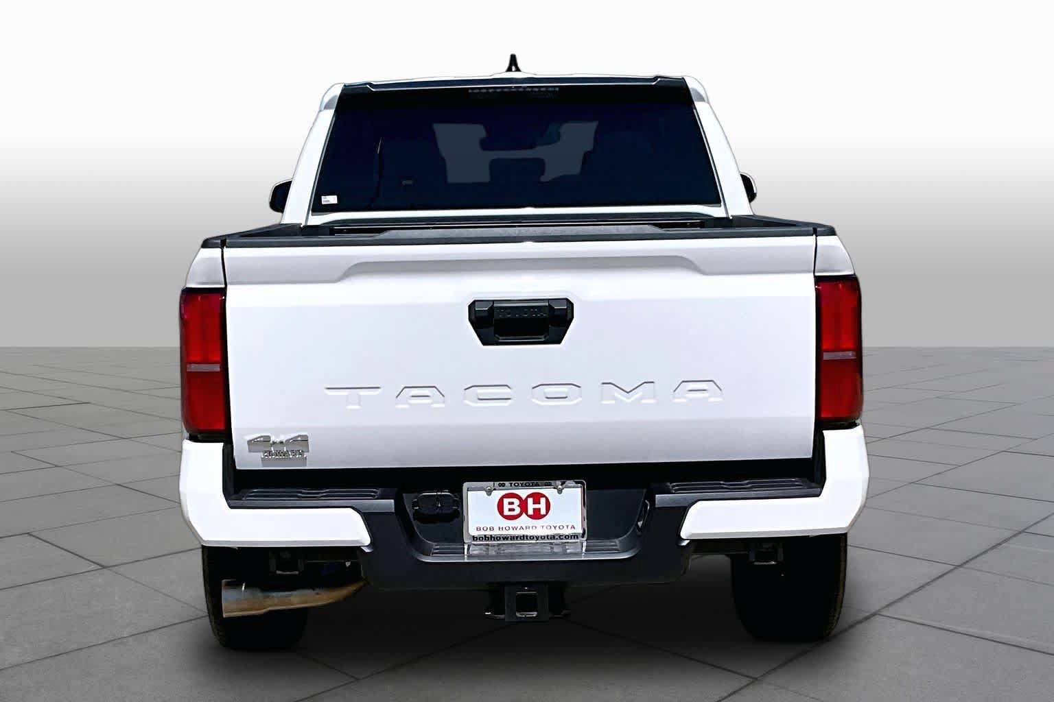 Used 2025 Toyota Tacoma SR5 AWD/4WD image 5