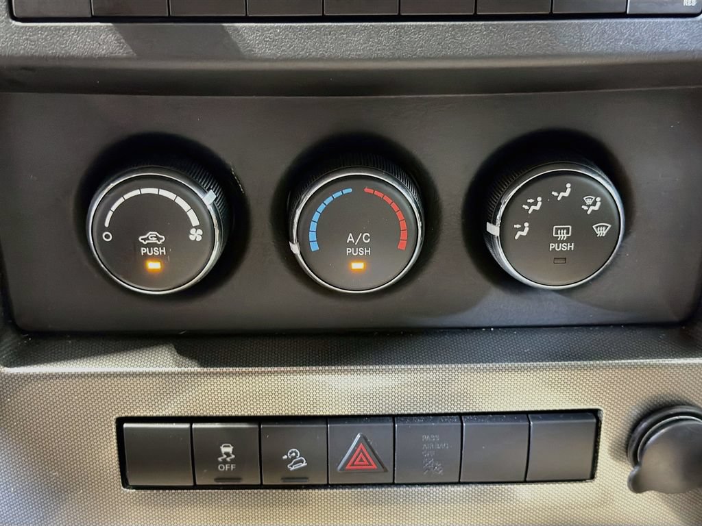 Used 2011 Jeep Liberty Sport AWD/4WD image 15
