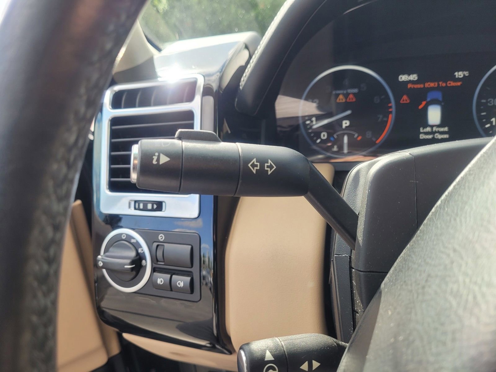 Used 2011 Land Rover Range Rover HSE LUX image 24