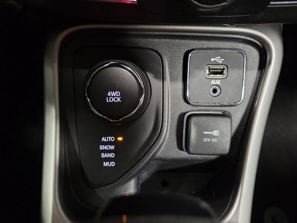 Used 2018 Jeep Compass Latitude w/ Popular Equipment Group AWD/4WD image 17