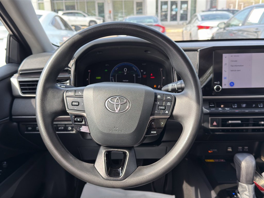 Used 2025 Toyota Camry LE image 28