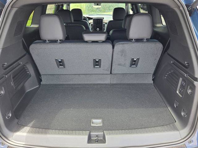 New 2026 GMC Acadia Denali w/ Super Cruise Package FWD image 17