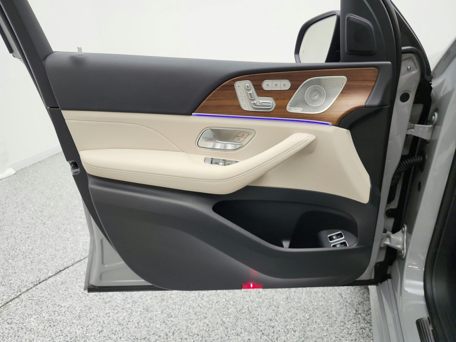 Certified 2025 Mercedes-Benz GLE 450e 4MATIC image 12