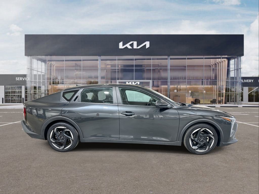Used 2025 Kia K4 EX image 9