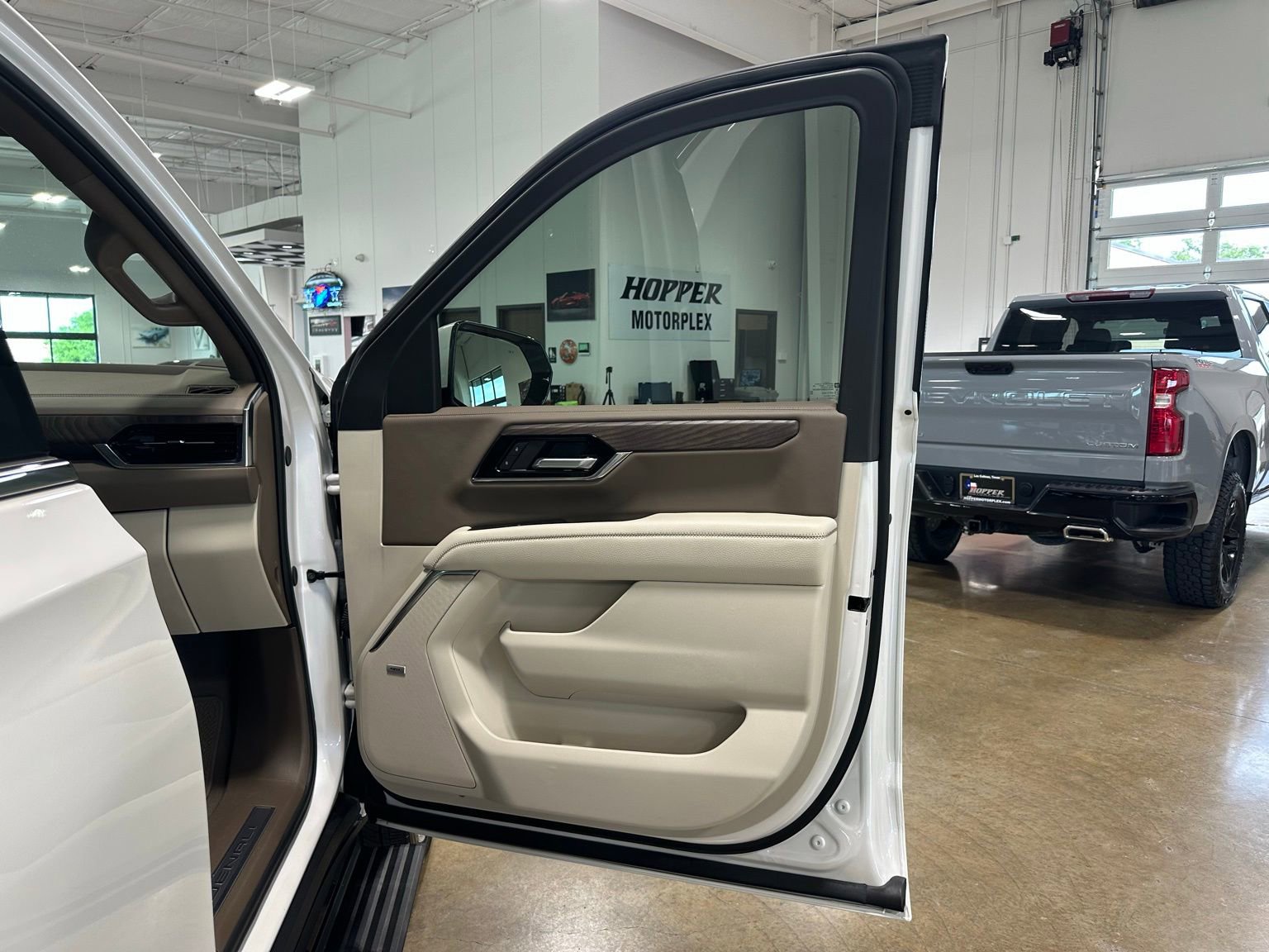 Used 2025 GMC Yukon XL Denali w/ Denali Reserve Package image 41