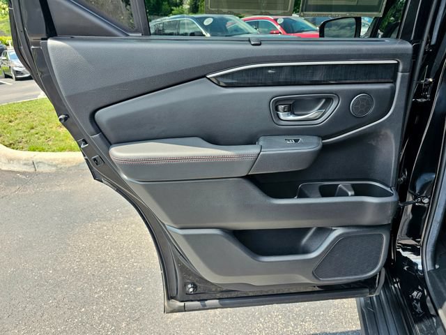 Used 2025 Honda Pilot Black Edition image 28