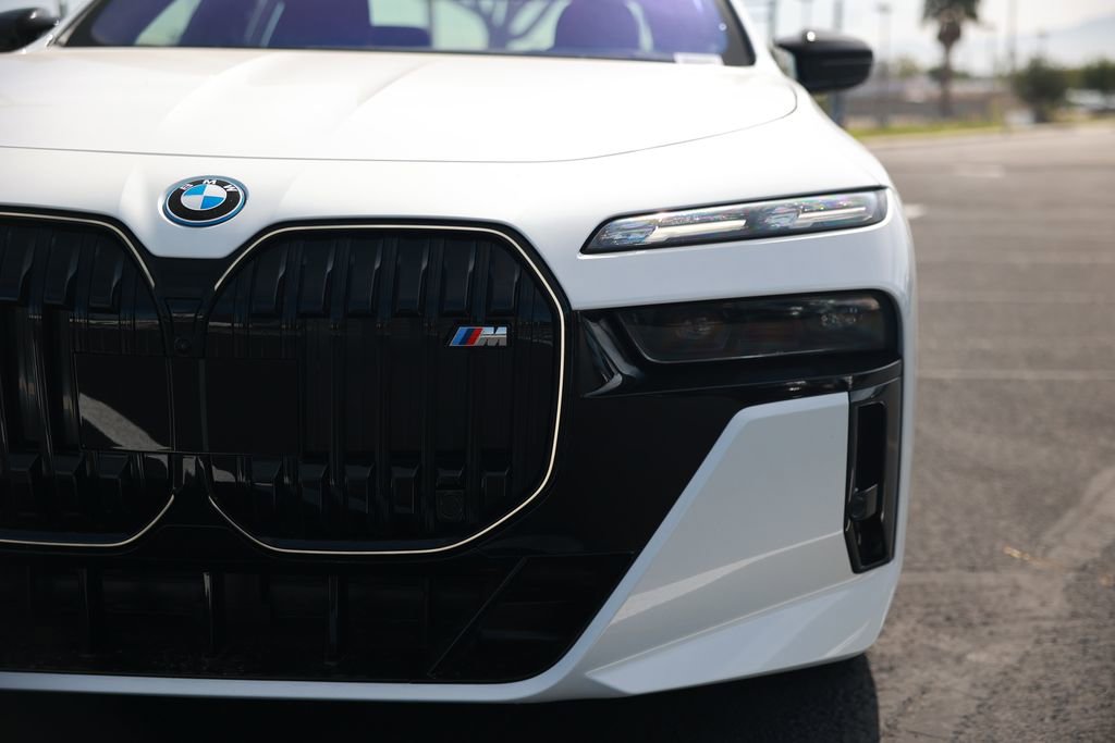Used 2025 BMW i7 M70 w/ Executive Package image 5