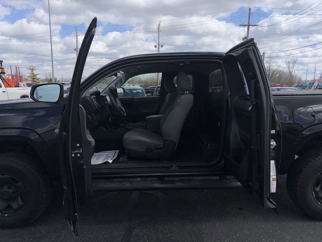 Used 2020 Toyota Tacoma SR image 9