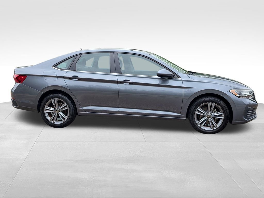 Used 2024 Volkswagen Jetta SE FWD image 6