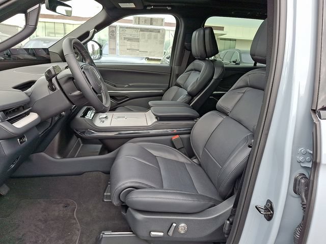 New 2025 Lincoln Navigator Reserve w/ Jet Appearance Package AWD/4WD image 6