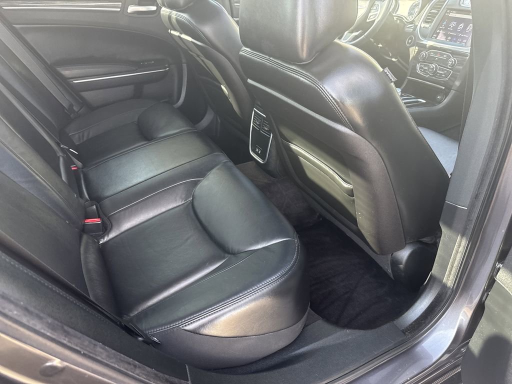 Used 2018 Chrysler 300 Touring L image 40