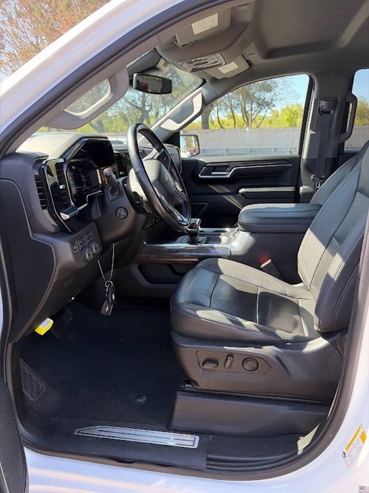 Used 2023 Chevrolet Silverado 1500 LTZ w/ LTZ Convenience Package II AWD/4WD image 13