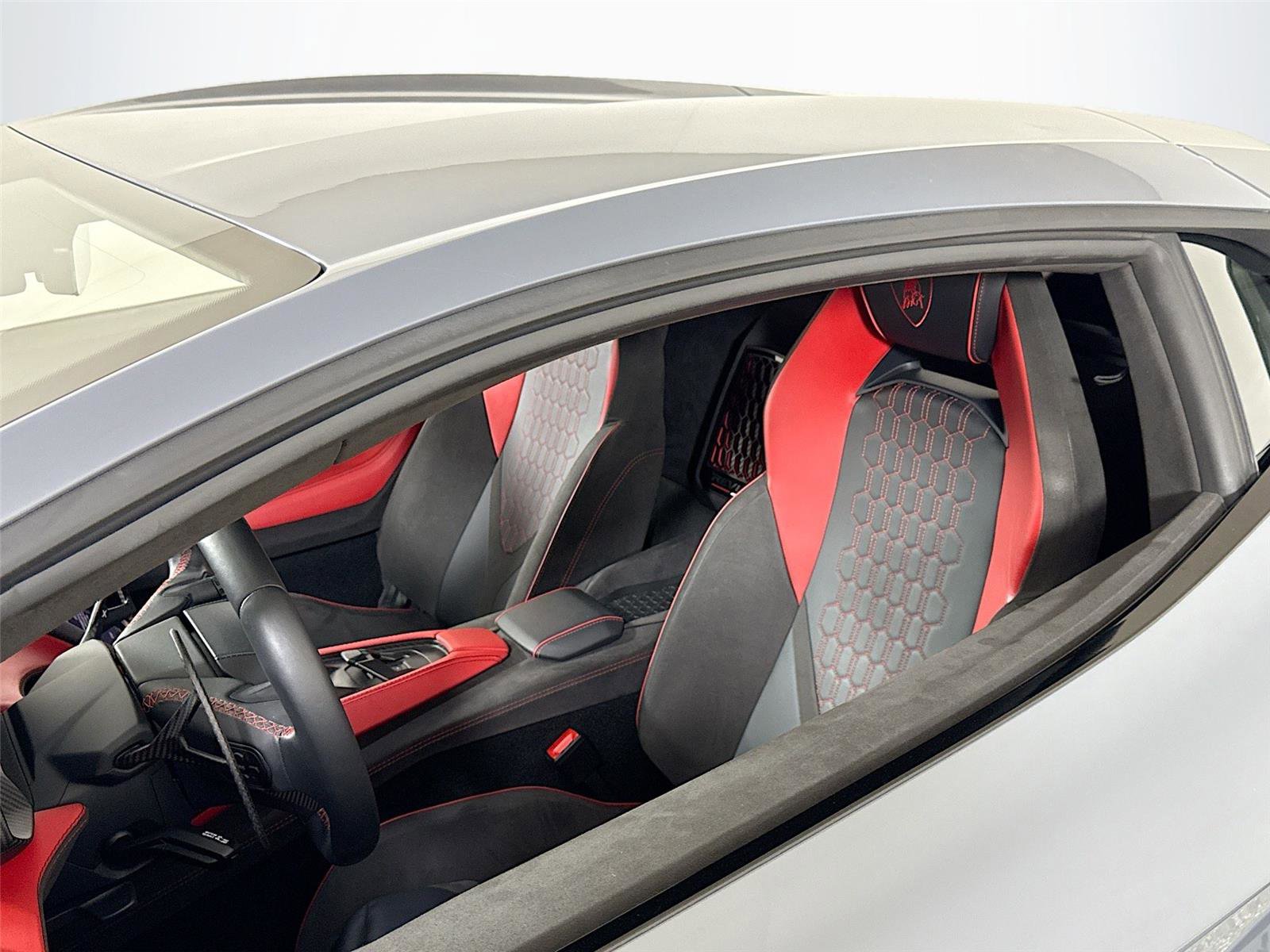 Used 2024 Lamborghini Revuelto image 14