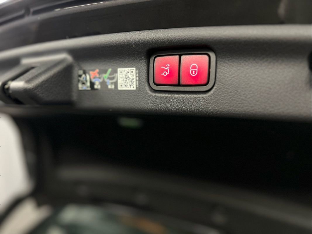 Used 2023 Mercedes-Benz C 300 4MATIC Sedan image 39