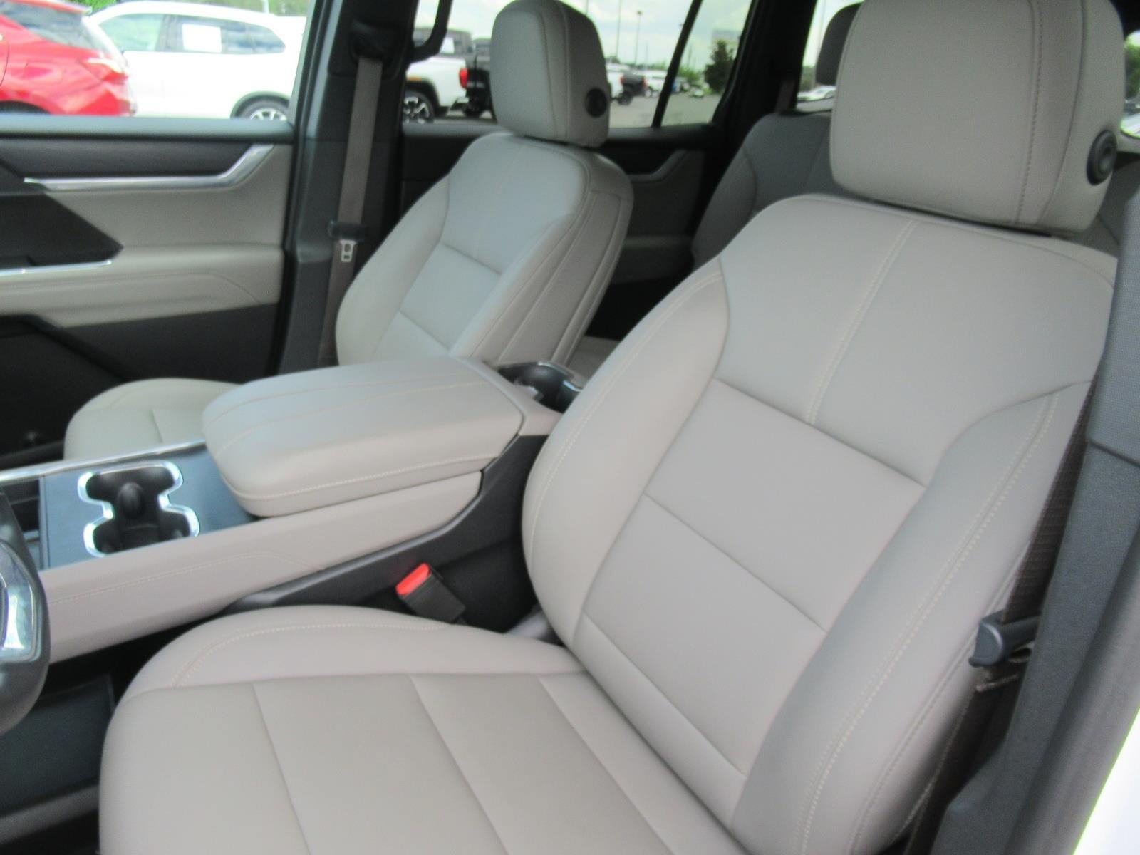 Used 2026 GMC Acadia Elevation w/ Elevation Premium Package FWD image 21