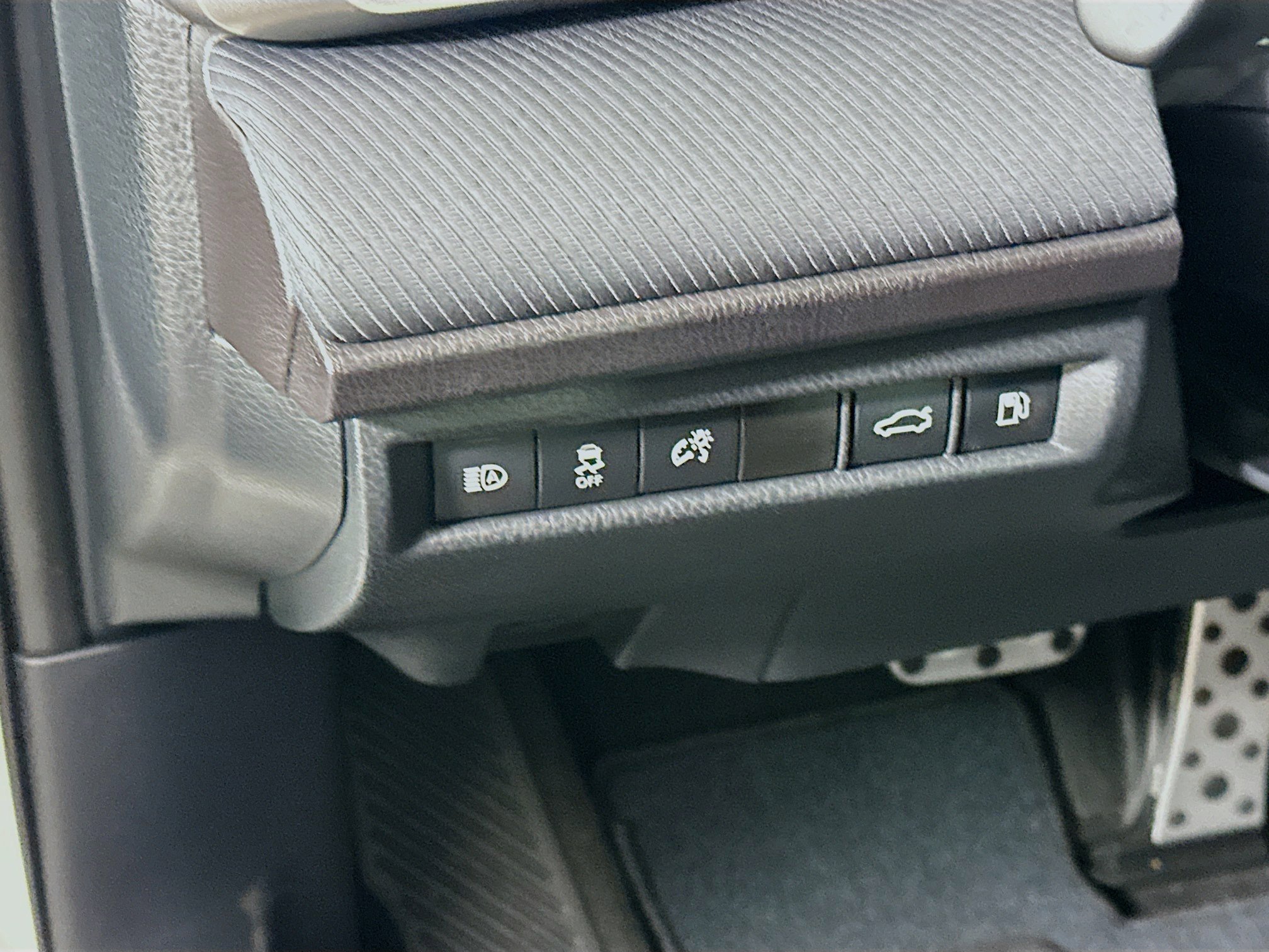 Used 2025 Toyota Camry SE image 17
