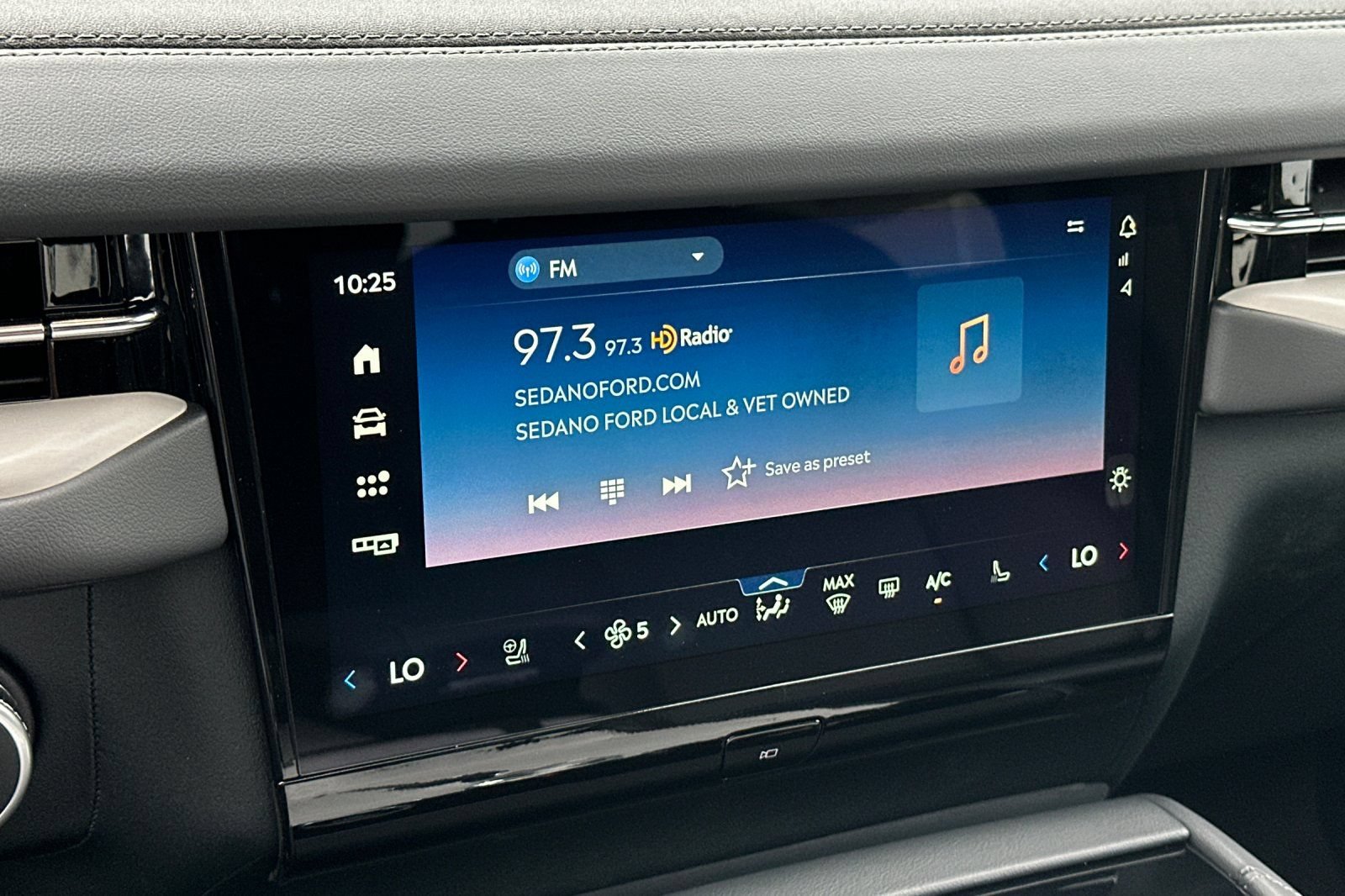 New 2026 Lincoln Navigator Reserve w/ Jet Appearance Package AWD/4WD image 18