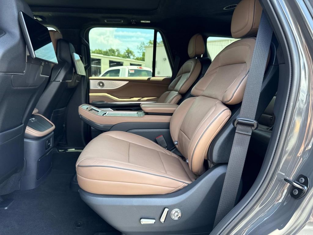 New 2025 Lincoln Navigator Black Label image 14
